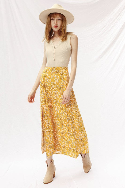 Maxi skirt with slit detail