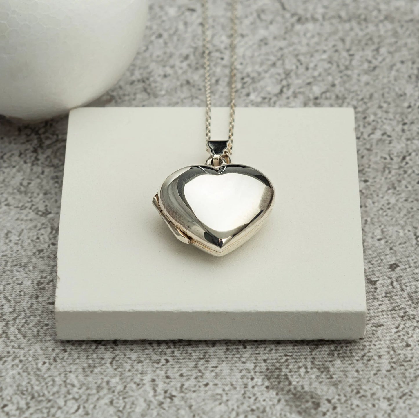 Personalized Heart Locket Necklace for Valentine's Day Gifts - UE Fashion