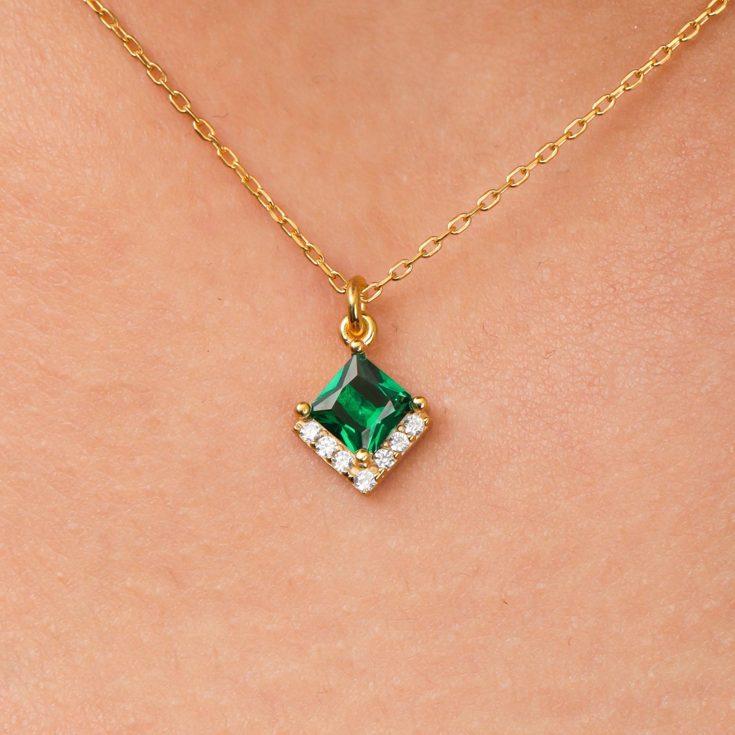 Elegant Emerald Choker Necklace – Timeless Dainty May Birthstone Jewelry - UE Fashion