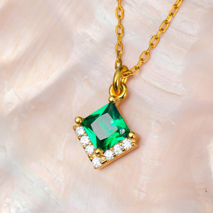 Elegant Emerald Choker Necklace – Timeless Dainty May Birthstone Jewelry - UE Fashion