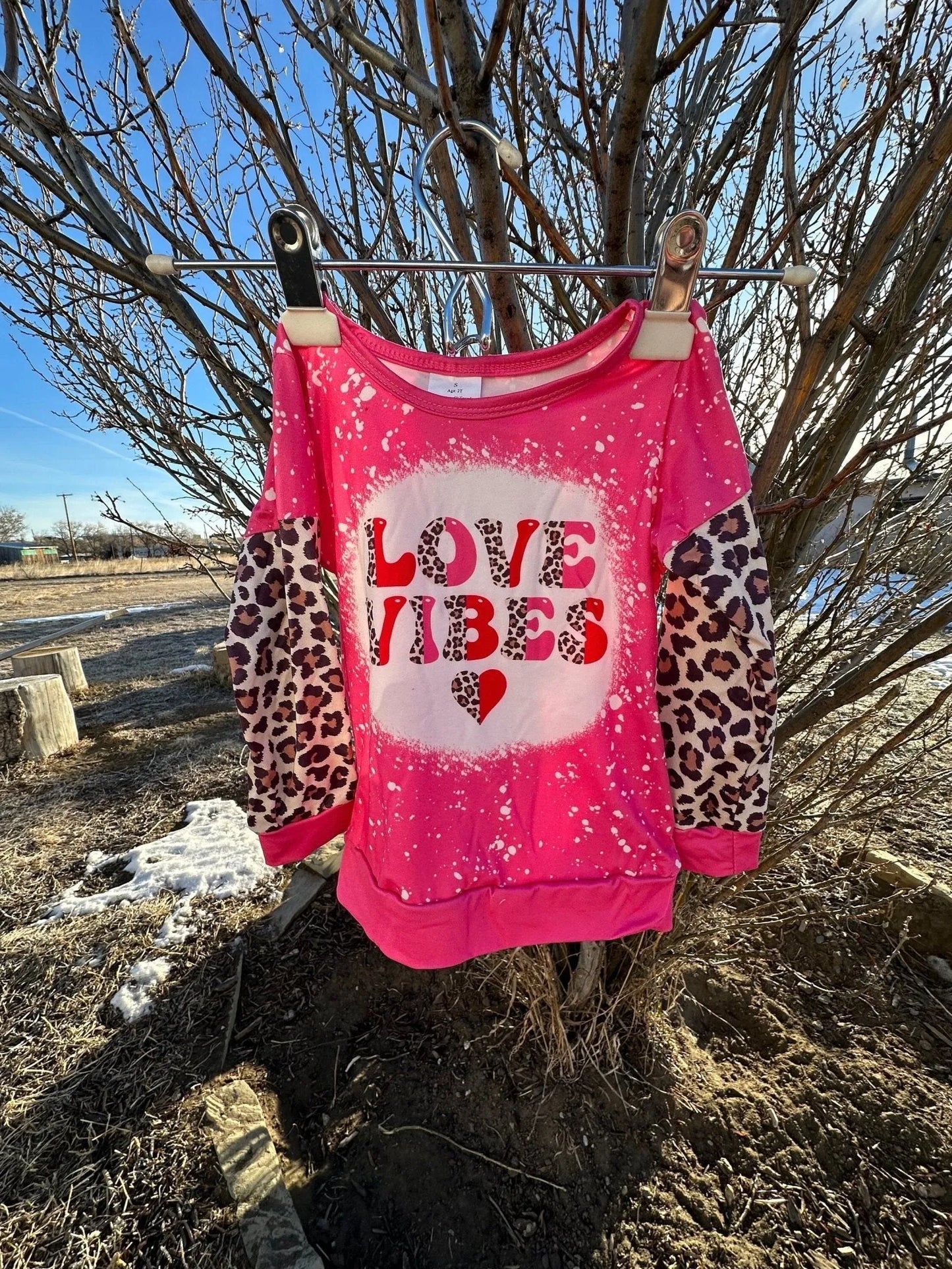 LOVE VIBES Long Sleeve Shirt – Fun & Stylish for Valentine’s Day - UE Fashion