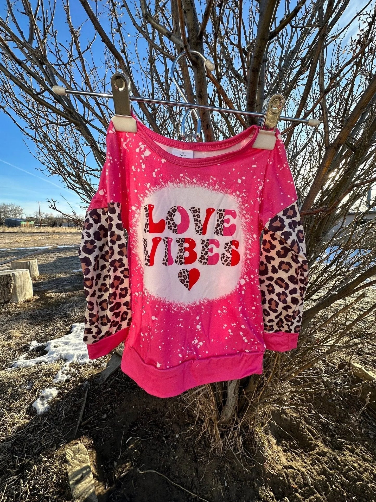 LOVE VIBES Long Sleeve Shirt – Fun & Stylish for Valentine’s Day - UE Fashion