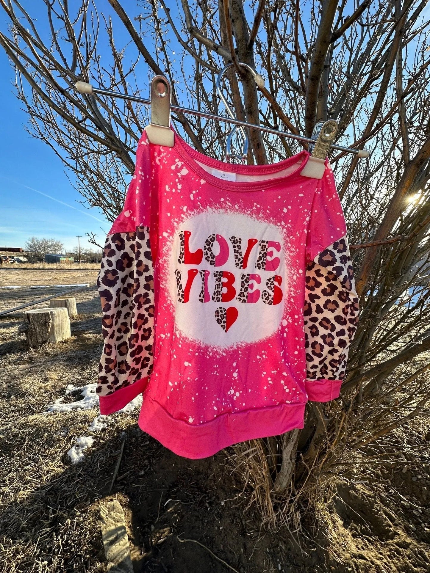 LOVE VIBES Long Sleeve Shirt – Fun & Stylish for Valentine’s Day - UE Fashion